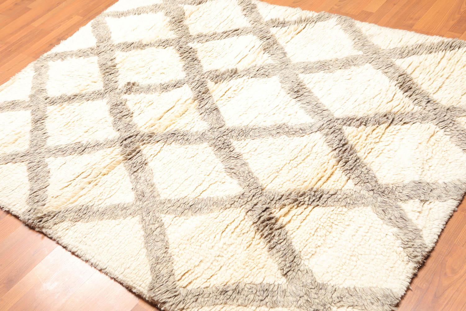 4'9" x 6'6" Handmade Wool Moroccan Shag Oriental Area Rug Contemporary Beige